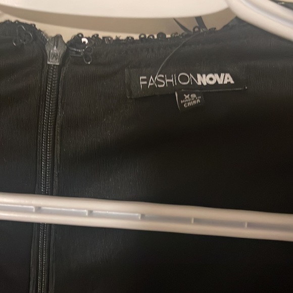 Black deep V fitted dress - Picture 7 of 9